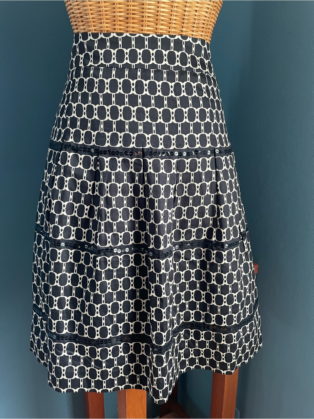 Ann Taylor LOFT Black White Geometric Chain Print Skirt Sequin Detail Size 4 ?